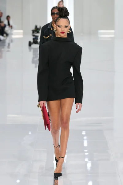 Look 32